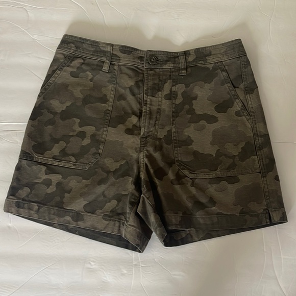 J. Crew Pants - J. Crew Camo pattern shorts size 4